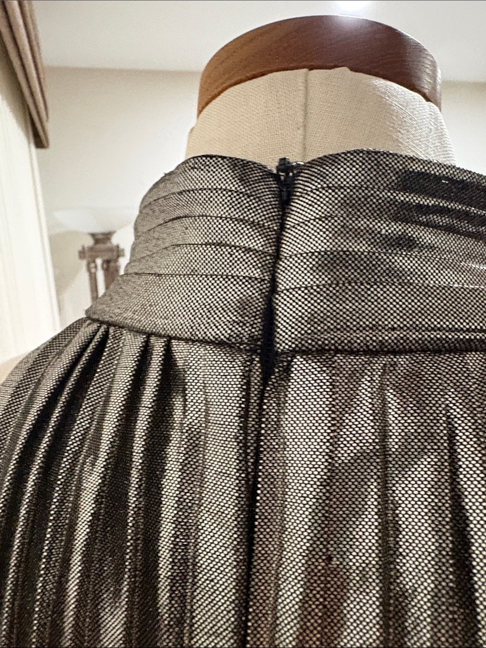Vince Camuto Metallic  Pleated Halter Maxi gown Dress glam sparkle NWOT size 6 - Picture 6 of 13